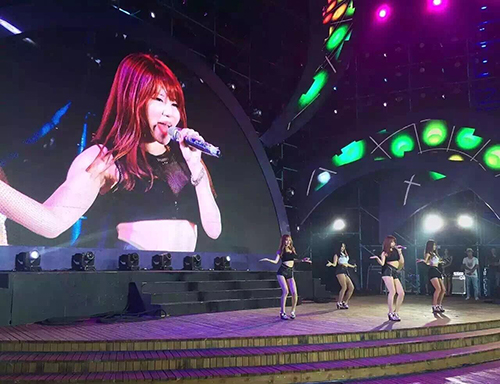 韓國女團(tuán)4X出席西安迪比斯歡樂水世界活動