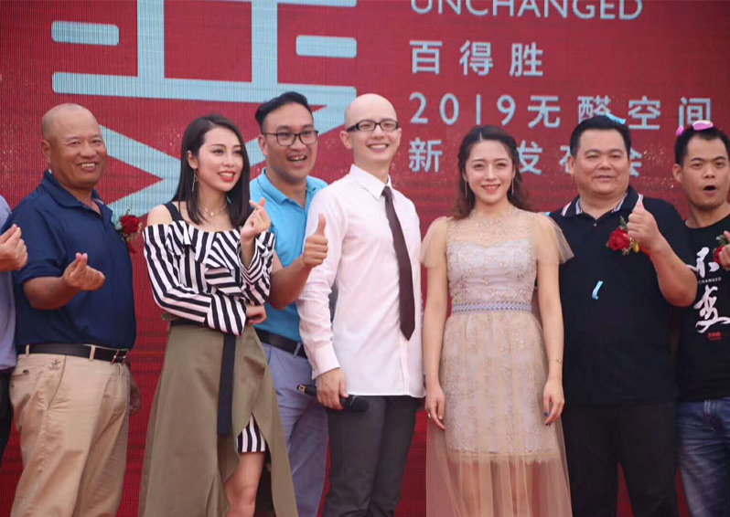 歌星平安、周延英、沈丹丹等明星親臨南寧活動(dòng)現(xiàn)場(chǎng)獻(xiàn)唱，助力廠家新品發(fā)布